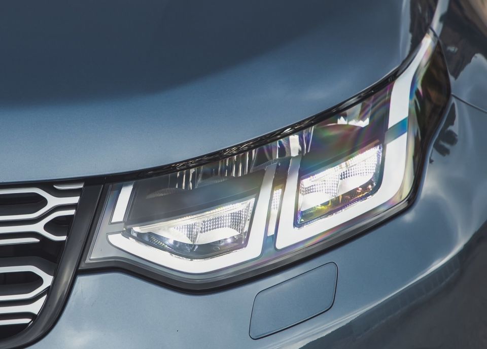 Land Rover Discovery Sport 2019 Headlights
